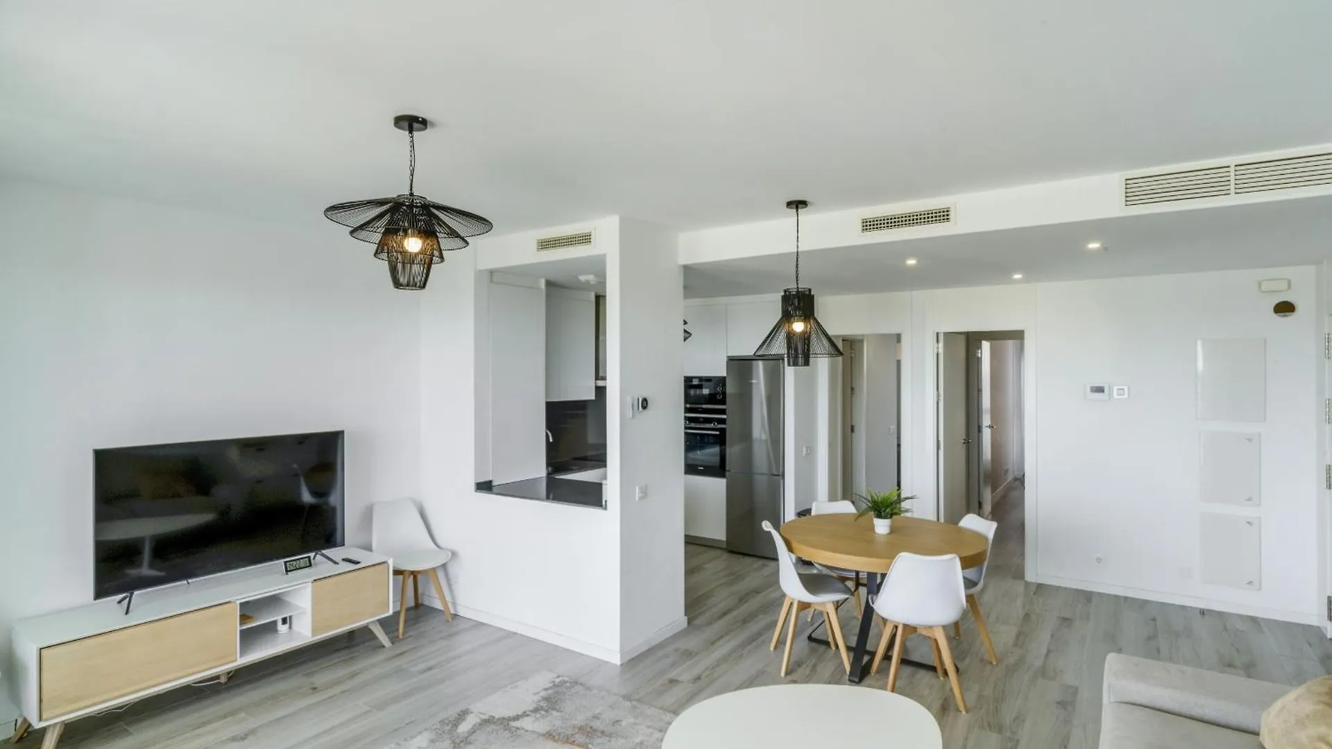 Oceana Views - 2 Bedroom Apartment Estepona 0*,  Spanje