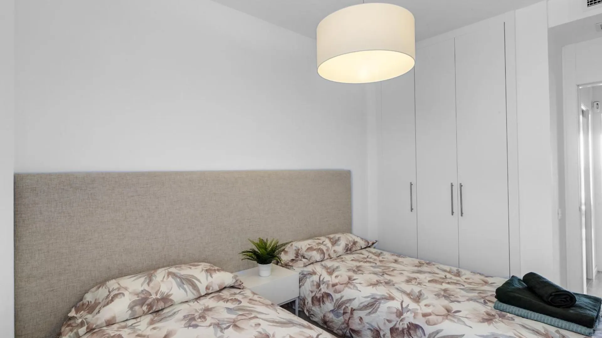 Oceana Views - 2 Bedroom Apartment 에스테포나