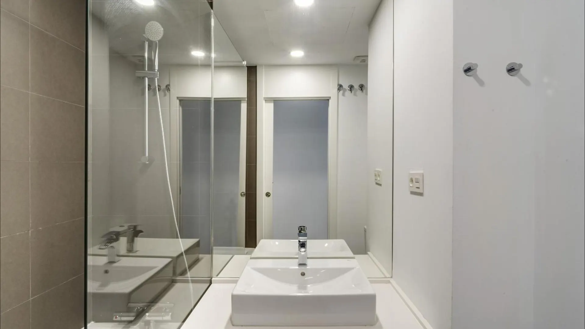 Oceana Views - 2 Bedroom Apartment 에스테포나