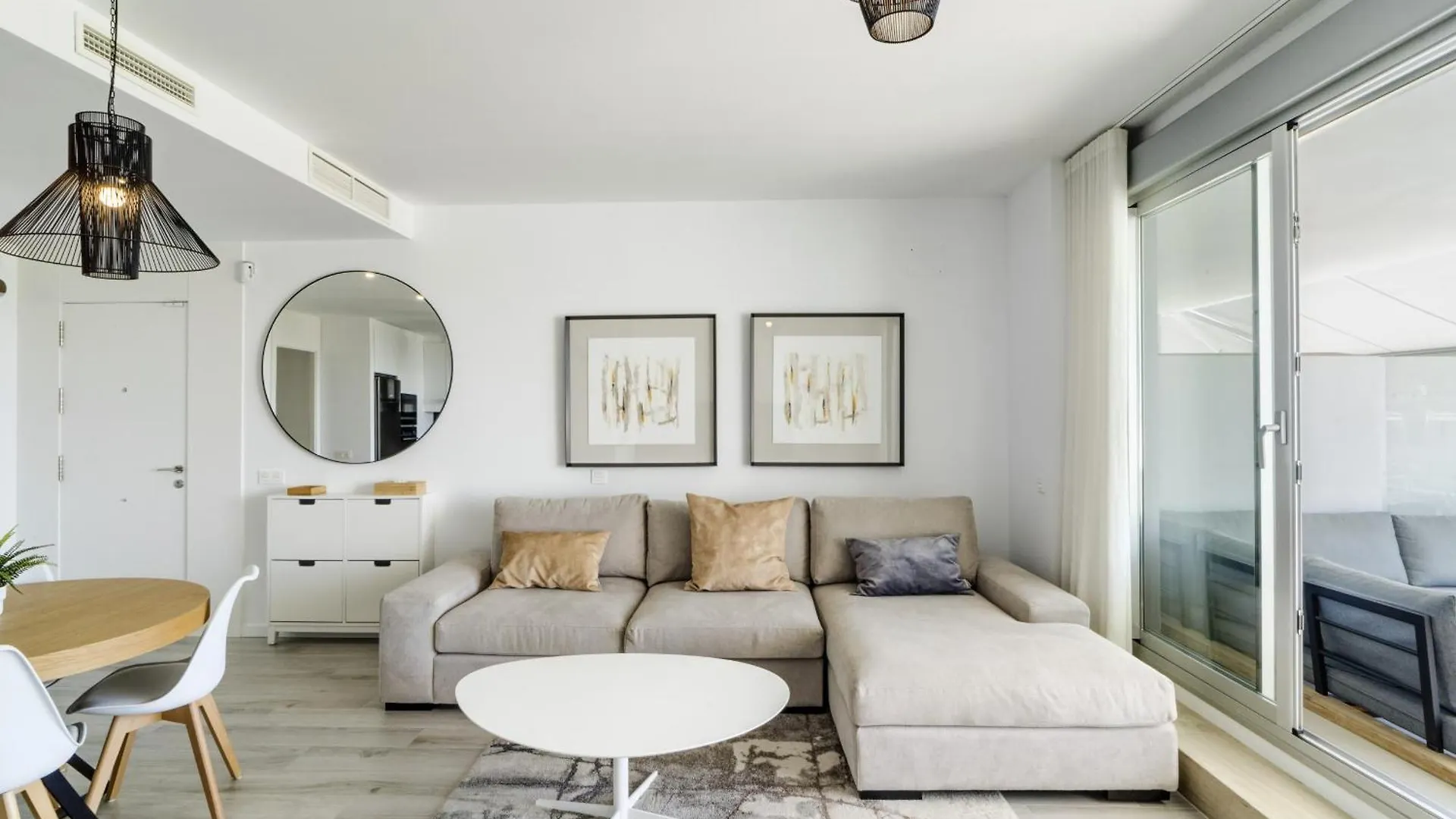 Oceana Views - 2 Bedroom Apartment 에스테포나