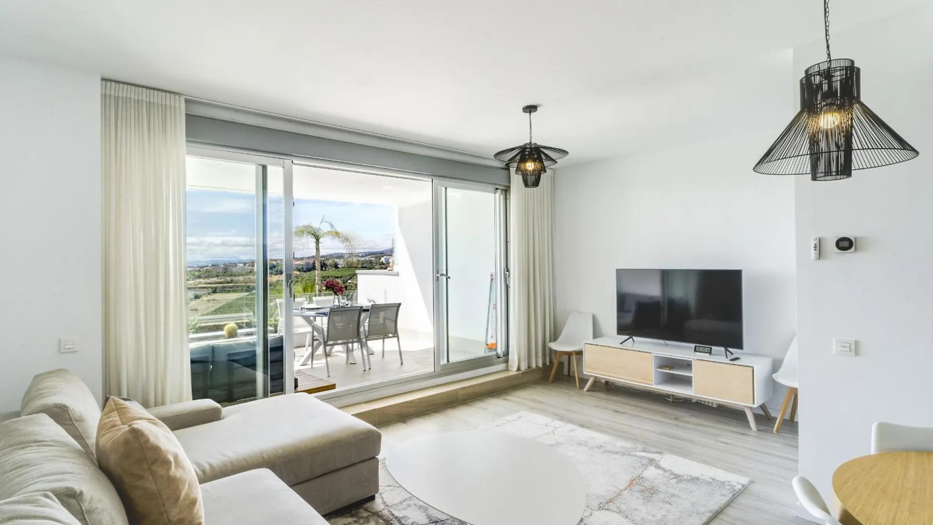Oceana Views - 2 Bedroom Apartment 에스테포나