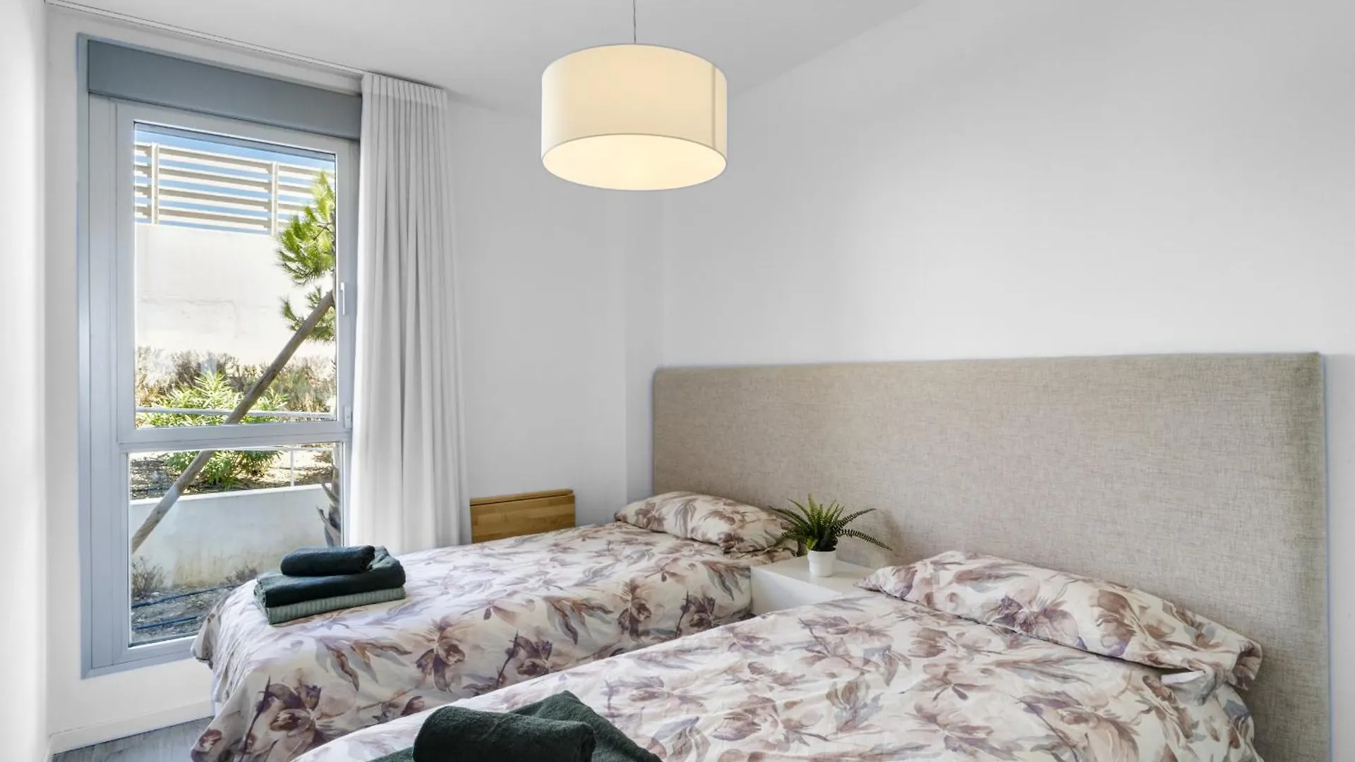 Oceana Views - 2 Bedroom Apartment Estepona 0*,  Spanje