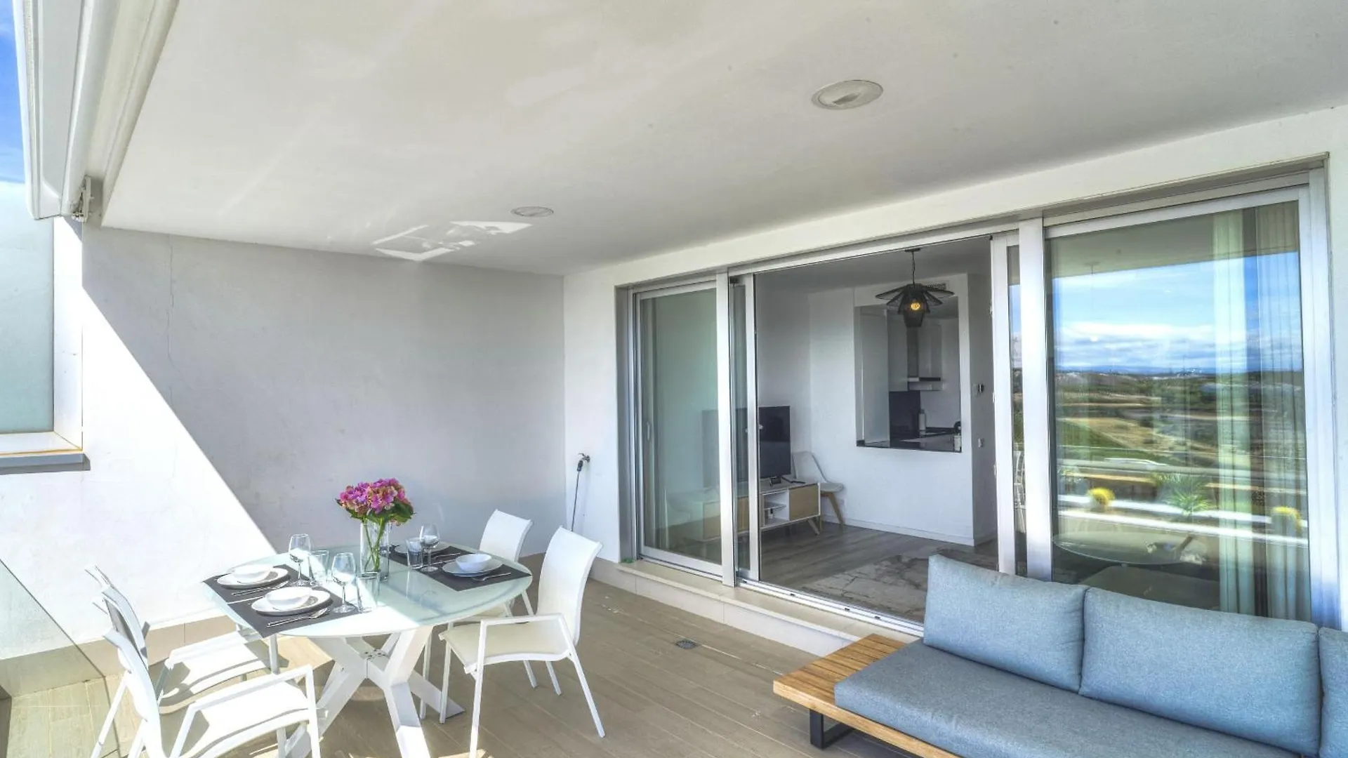 Oceana Views - 2 Bedroom Apartment 에스테포나