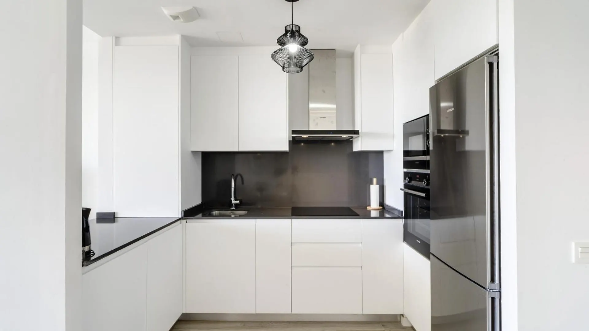 Oceana Views - 2 Bedroom Apartment 에스테포나
